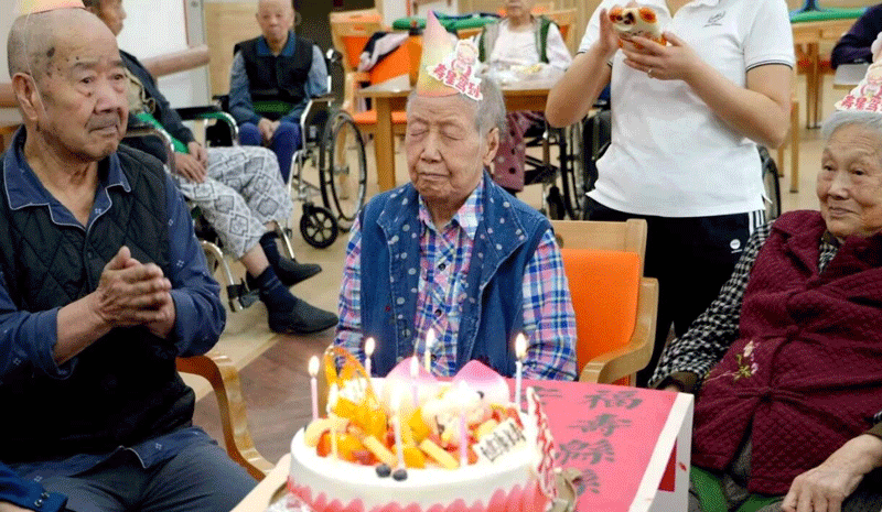 春暖伴生辰，温情暖夕阳｜兰石康养中心长者生日会！